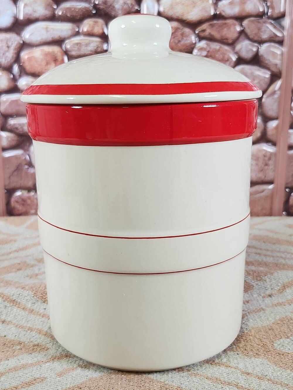 King Arthur Flour 1 quart Lidded Canister by Chantal - Picture 3 of 10